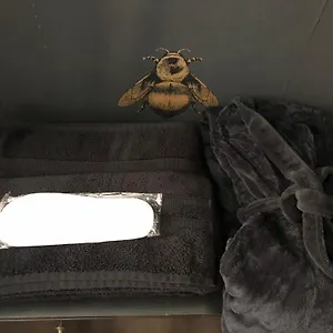 https://airbbee-luxury-villa-with-private-garden.italymilanhotels.net